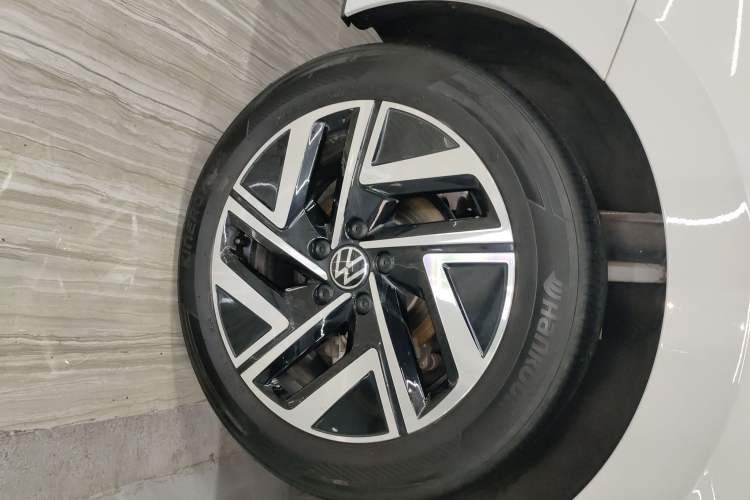 Used Volkswagen Sagitar 2025 300TSI DSG Excellence Edition Right Rear Wheel Hub