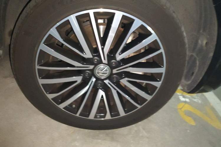 Used Volkswagen Multivan 2018 2.0 TSI Four-Wheel Drive Comfort Edition 7-Seater Right Front Wheel Hub