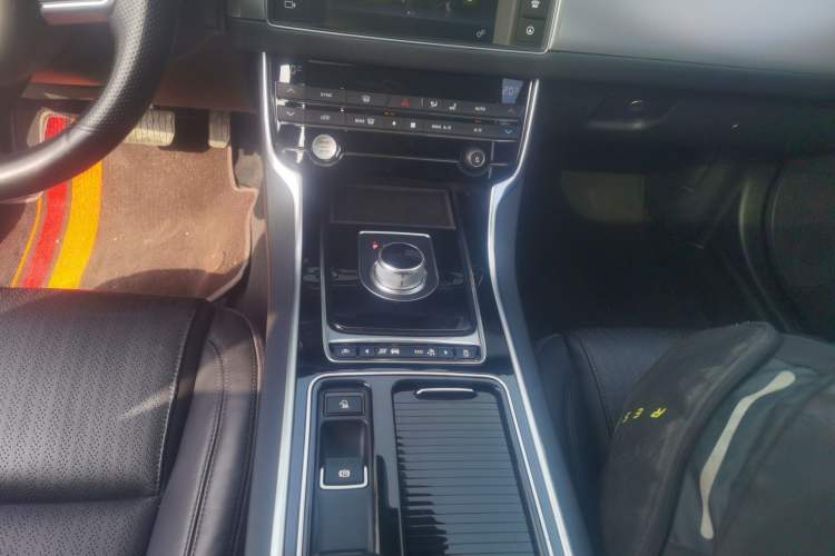 Used Jaguar XF 2016 XF 2.0T Two-Wheel-Drive Luxury Edition
