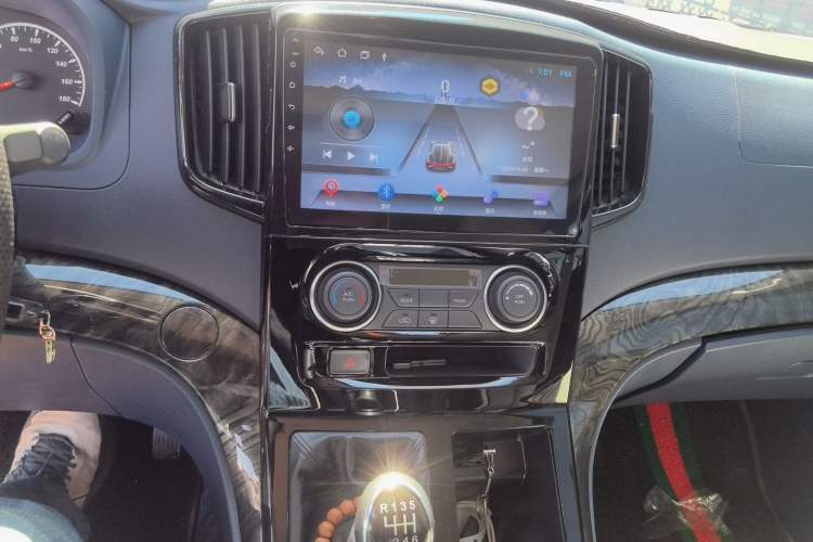 Used FORTHING Lingzhi PLUS 2023 2.0L Manual Luxury CNG 7-Seater Audio And AC Panel