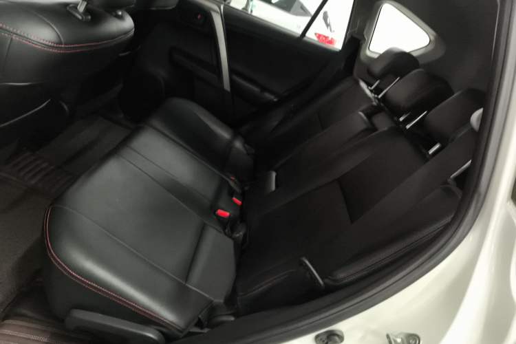 Used Toyota RAV4 2015 2.0L CVT Two-Wheel Drive Fashion Edition
