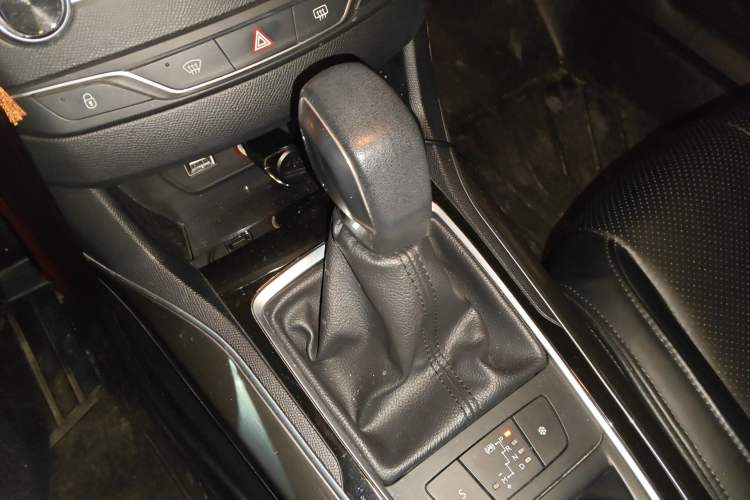 Used Peugeot 408 2014 1.8L Automatic Luxury Edition Gear Lever