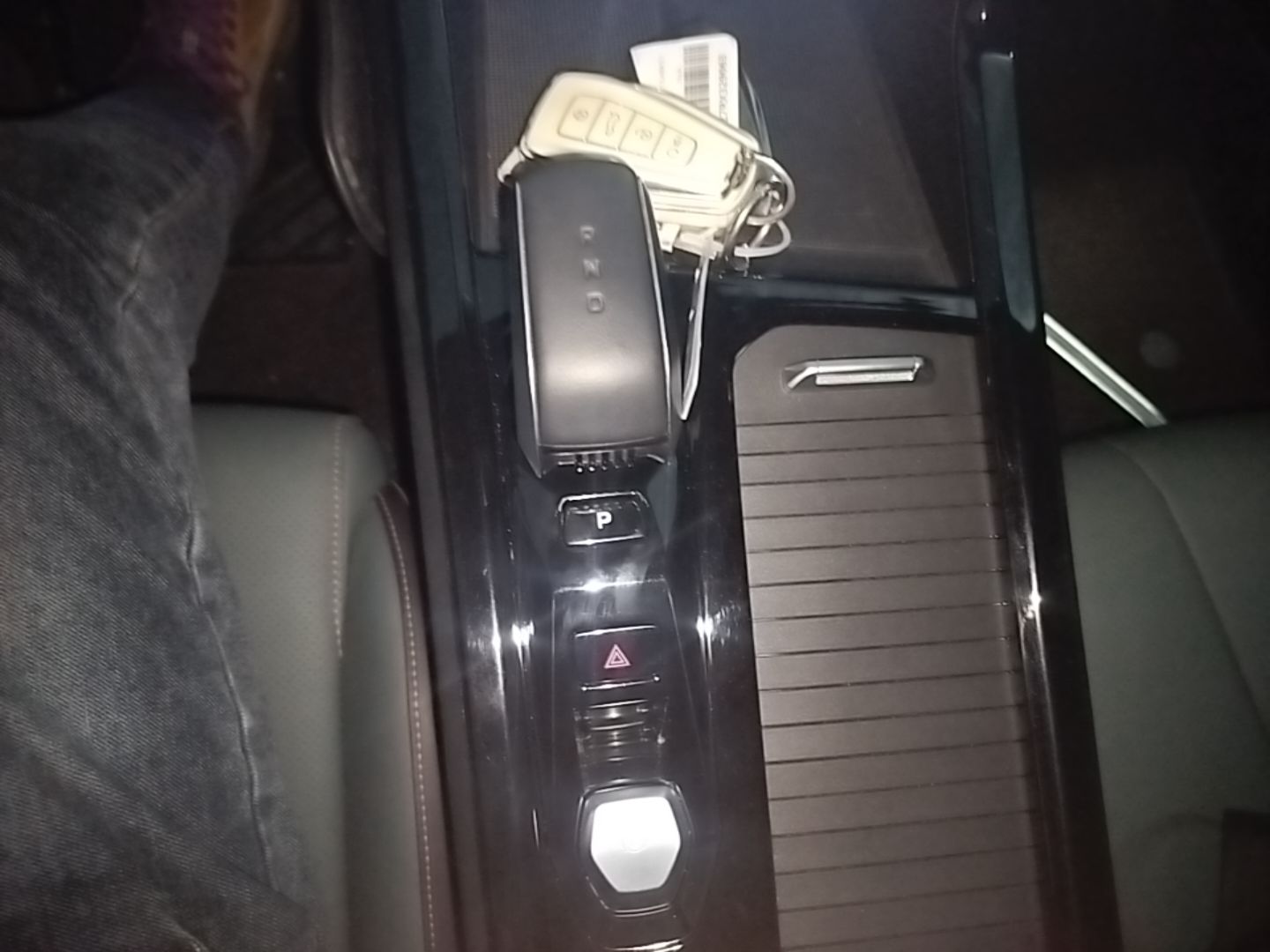 Geely Auto Emgrand X7 Sport 2024 1.5TD Smart Connect+ — снимка 16