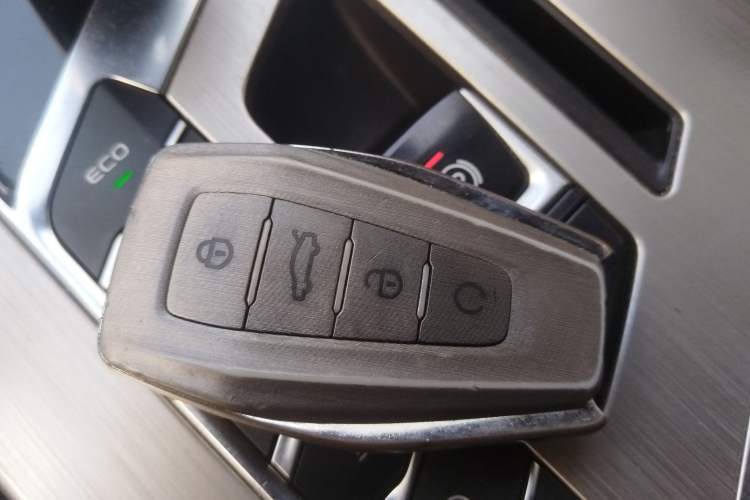 Used Geely Auto Coolray 2019 Sport Model 260T DCT Battle China V Standard Vehicle Key