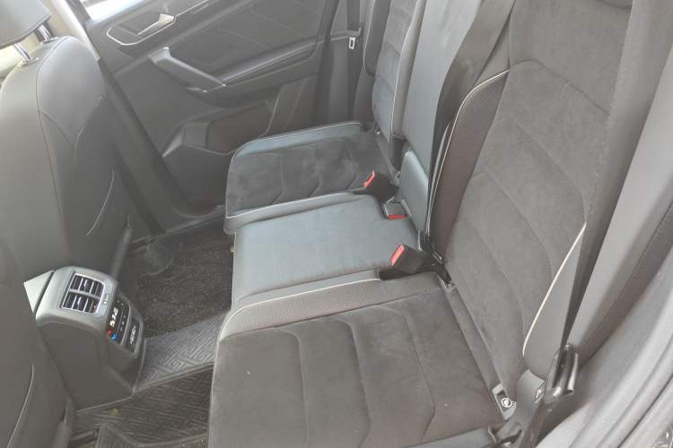 Used Volkswagen Tayron 2020 380TSI Four-Wheel Drive Luxury Connect Pro Edition Left Rear Seat