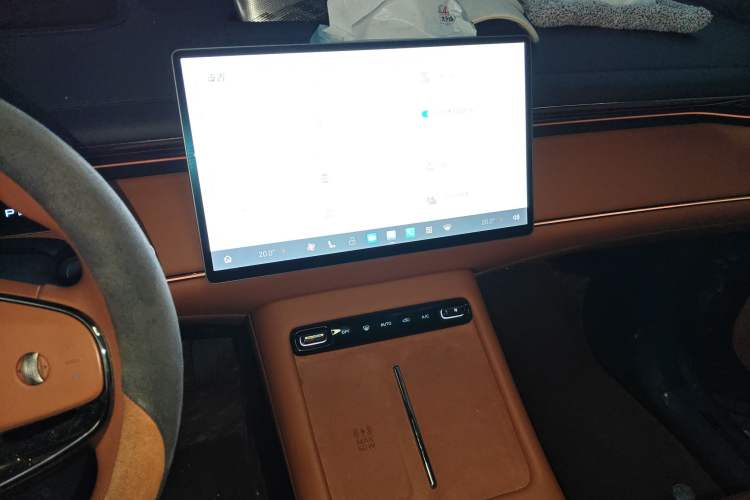 Used GAC Trumpchi Xiangwang S7 2025 180km Ultra All-Wheel Drive LiDAR Edition Audio And AC Panel