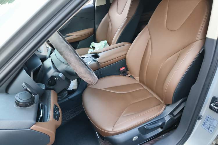 Used Hongqi E-QM5 2022 431 km Charge & Enjoy Edition Left Front Seat