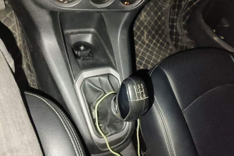 Used Peugeot 301 2014 1.6L Manual Comfort Edition Gear Lever