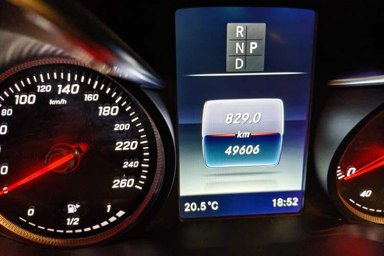 Used Mercedes-Benz C-Class 2018 C 200 L Sport Edition Odometer Close Up