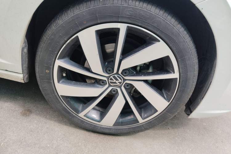 Used Volkswagen Sagitar 2023 300TSI DSG Excellence Edition Right Front Wheel Hub