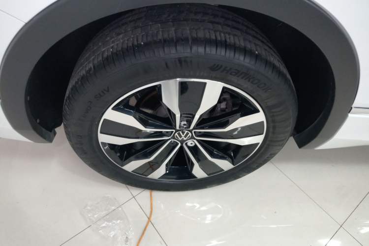 Used Volkswagen Tiguan L 2023 330TSI Automatic Two-Wheel Drive R-Line Flagship Edition Right Rear Wheel Hub