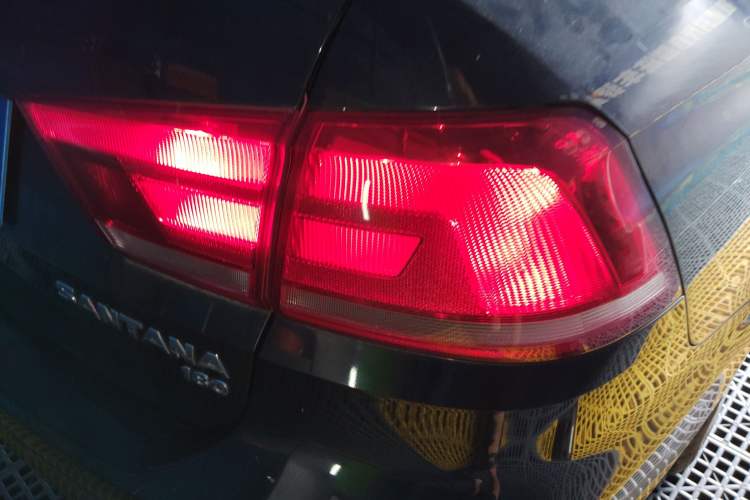 Used Volkswagen Santana 2015 1.6L Manual Fashion Edition Exterior 6