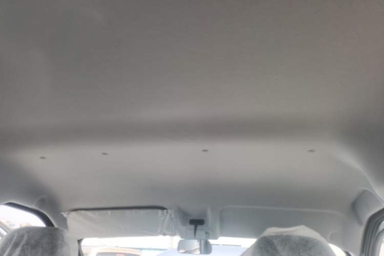 Used Wuling Yangguang 2024 300KM Comfort Version Passenger Van 75kW