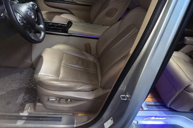 Used Buick GL8 2020 ES Land Cruiser 653T Luxury Model
