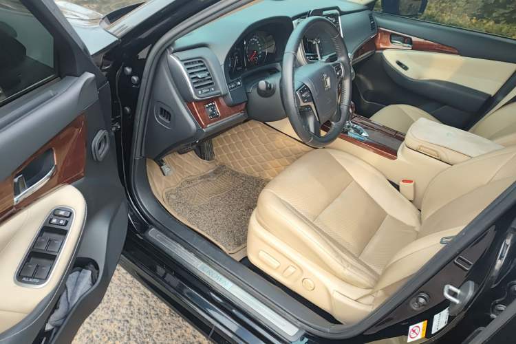 Used Toyota Crown 2015 2.5L Smart Edition Driver Seat