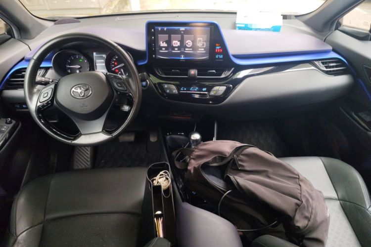 Used Toyota IZOA 2018 2.0L Yichi Version China VI Standard Center Console