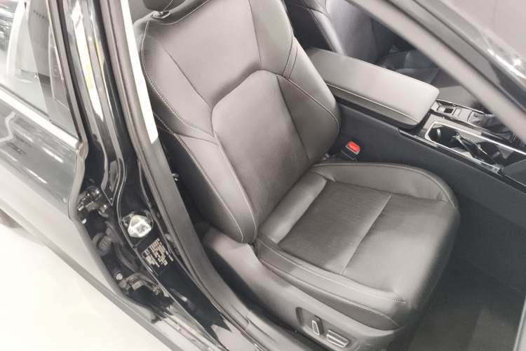 Used Toyota Camry 2024 Dual-Engine 2.5HG Prestige Edition
