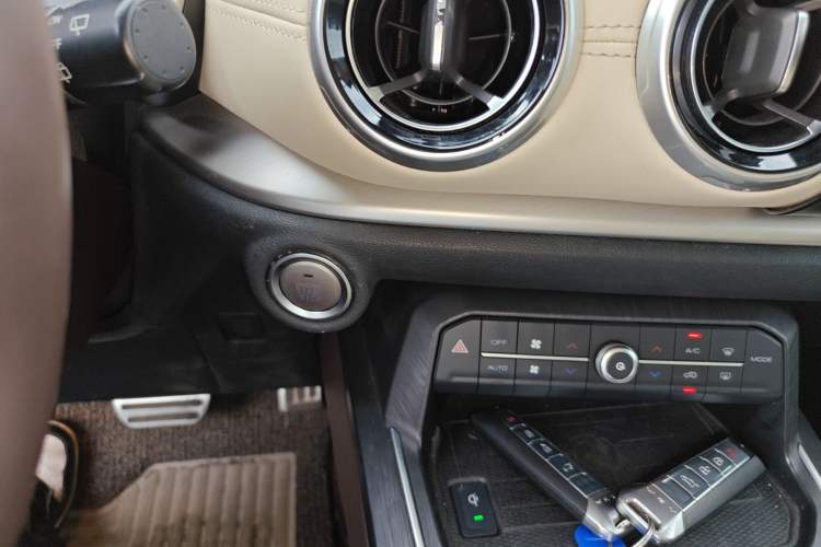 Used Wey VV6 2018 2.0T Two-Wheel-Drive Ultra-Luxury Version China V Standard
