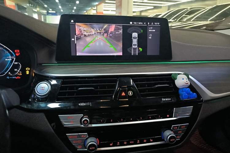 Used BMW 5 Series New Energy 2020 Mileage Upgrade Version 530Le Luxury Package Audio And AC Panel