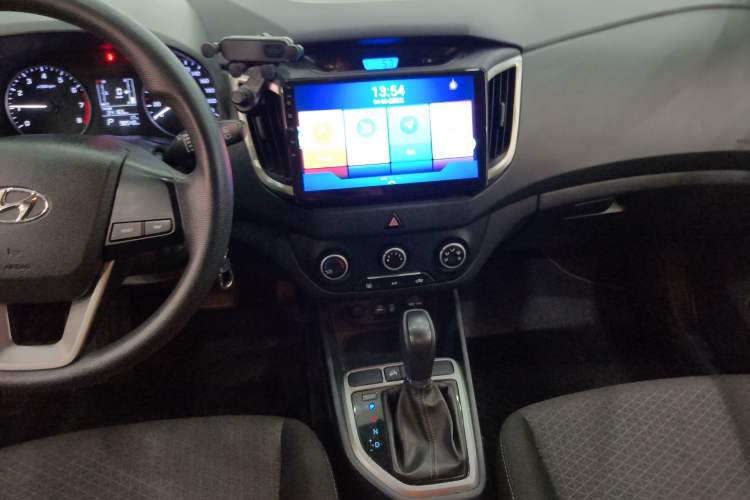 Used Hyundai ix25 2015 1.6L Automatic Two-Wheel Drive Fashionable GS Model Audio And AC Panel