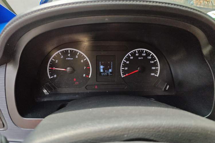 Used FORTHING Lingzhi 2023 M5L 1.6L Base Model 7 Seats Odometer Close Up