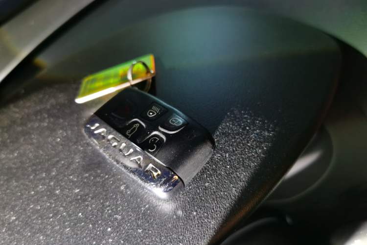 Used Jaguar F-PACE 2018 2.0T Four-Wheel Drive Urban Luxury Edition