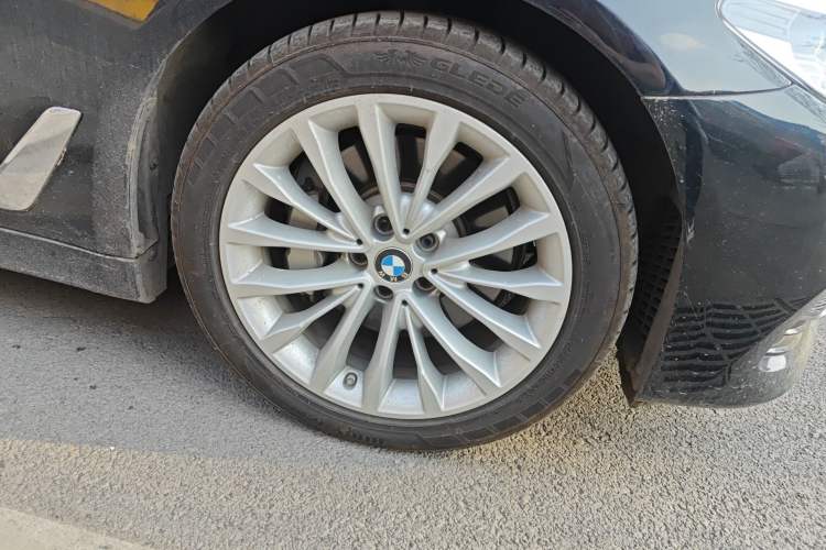 Used BMW 5 Series New Energy 2020 Mileage Upgrade Version 530Le Luxury Package Right Front Wheel Hub