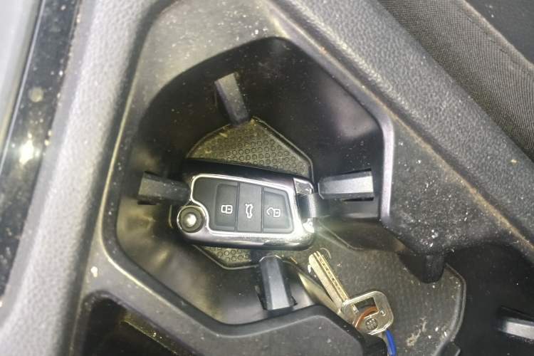 Used Volkswagen Tharu 2020 280TSI Two-Wheel Drive Luxury Edition China VI Standard Vehicle Key