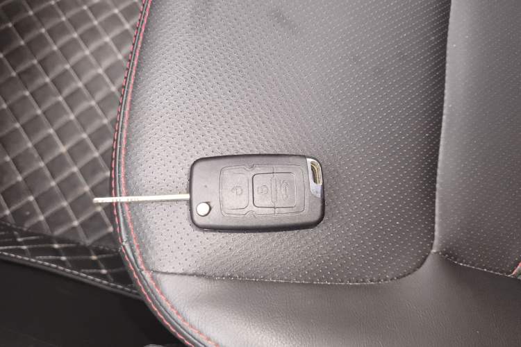 Used Geely Auto GX7 2015 Classic Edition 1.8L Manual Elite Model China V Standard Vehicle Key