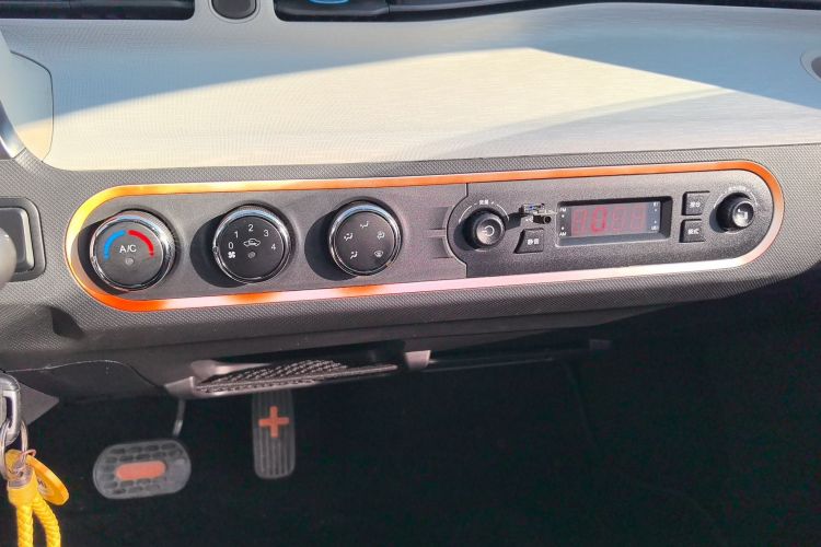 Used Wuling Hongguang MINIEV 2021 Macaron Sandwich Model 120 km Lithium Iron Phosphate Audio And AC Panel