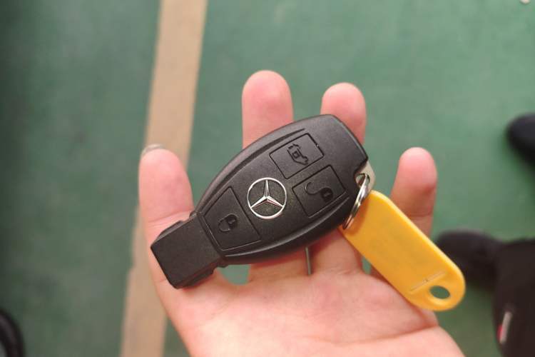 Used Mercedes-Benz Vito 2023 2.0T Business Version 7 Seats Vehicle Key