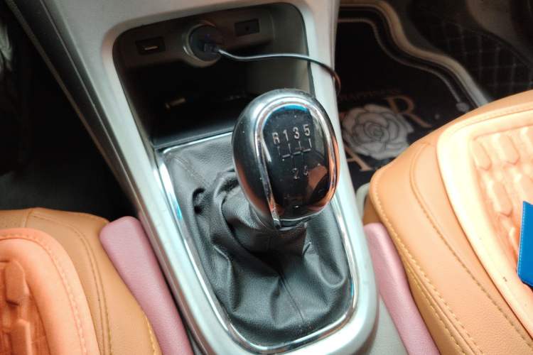 Used Buick GT 2013 GT 1.6L Manual Entry-Level Model Gear Lever