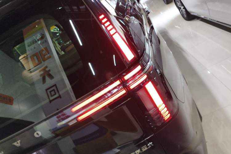 Used Volvo EM90 2025 Ultra Six-Seater Exterior 3