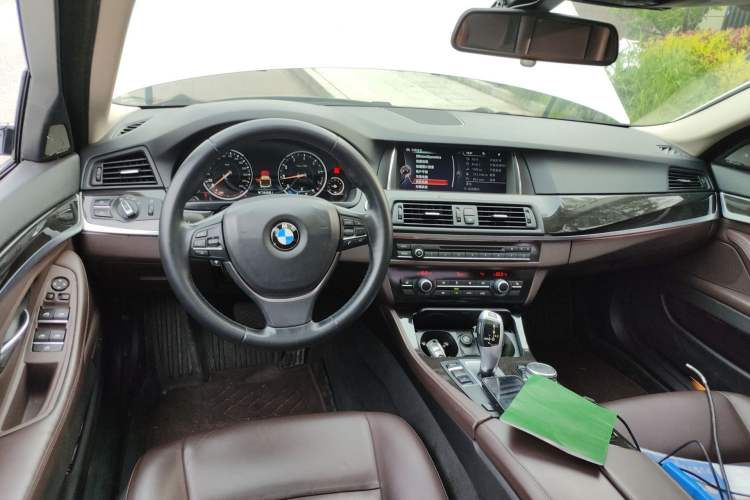 Used BMW 5 Series 2014 525Li Luxury Design Package Steering Wheel