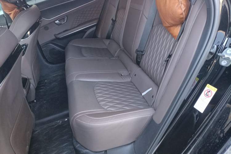 Used BYD Han 2023 DM-i Champion Edition 200KM Flagship Model
