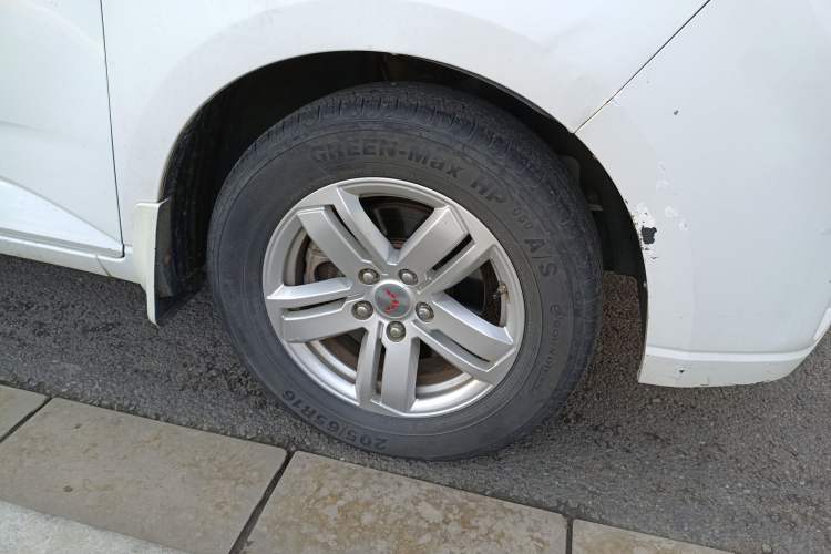 Used Wuling Hongguang PLUS 2019 1.5T Manual Luxury 7-Seater Right Front Wheel Hub