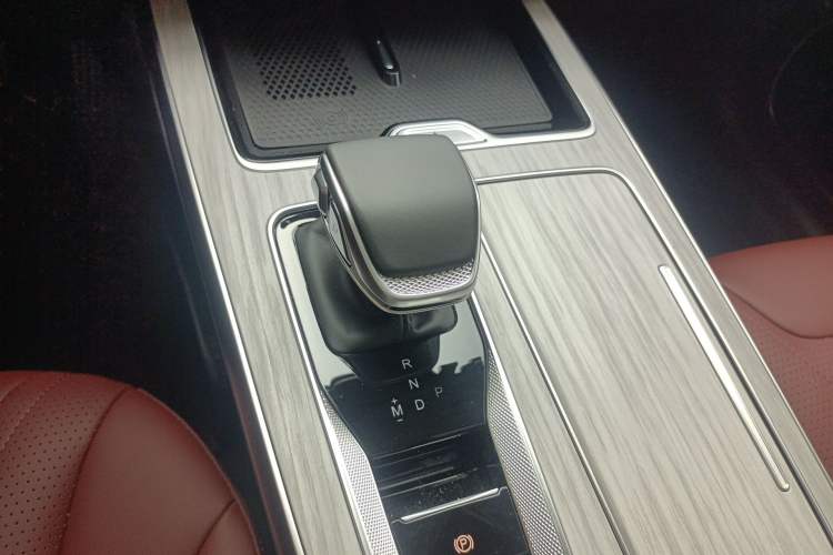 Used Hongqi HS5 2025 2.0T Two-Wheel Drive Flagship Pro Edition Gear Lever