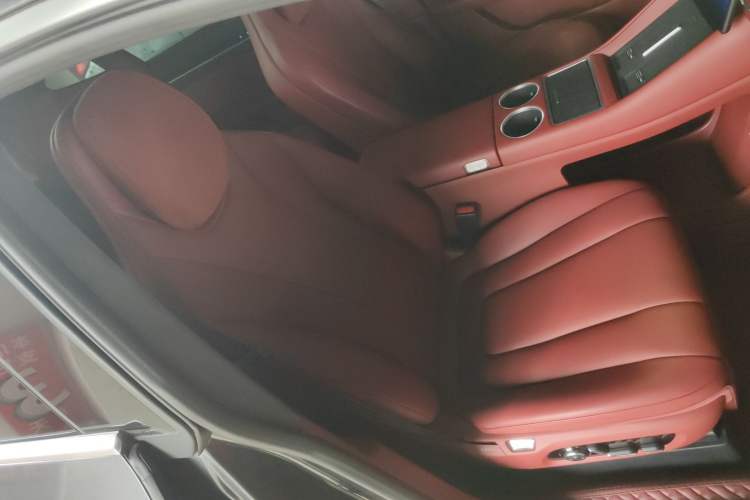 Used Hima Luxeed R7 2024 All-Electric 802 km Max Right Front Seat