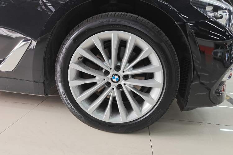 Used BMW 5 Series 2020 525Li Luxury Package Right Front Wheel Hub