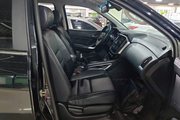 Used JMC Yusheng S350 2016 2.0T Automatic Two-Wheel Drive Gasoline Luxury Version with Sunroof 5 Seats Right Front Seat