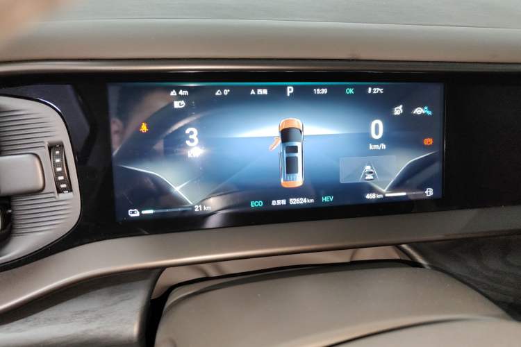 Used Denza D9 2022 DM-i 1040 Prestige Model
