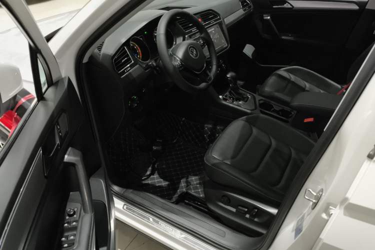 Used Volkswagen Tiguan L 2021 330TSI Automatic Two-Wheel Drive Smart Edition
