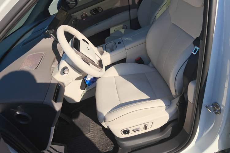 Used Li Auto i6 2025 Model Two-Wheel-Drive Standard Type