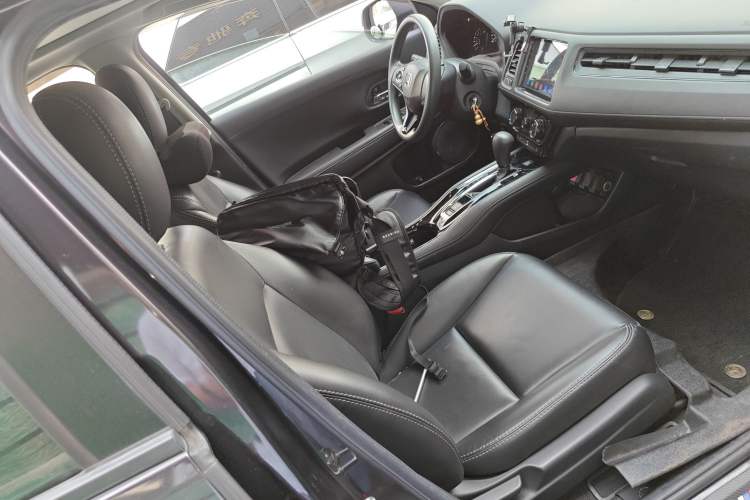 Used Honda Vezel 2020 1.5L CVT Elite Edition Right Front Seat