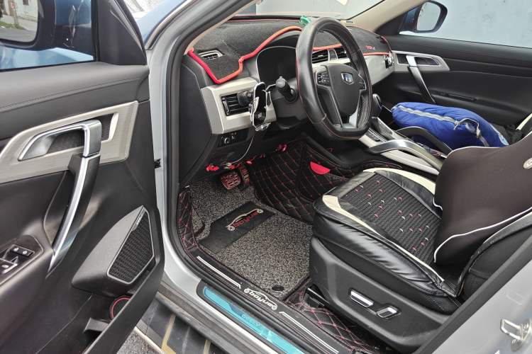 Used Geely Auto Emgrand X7 Sport 2018 1.8TD Automatic Two-Wheel Drive Smart Connect 4G Internet Edition Driver Seat