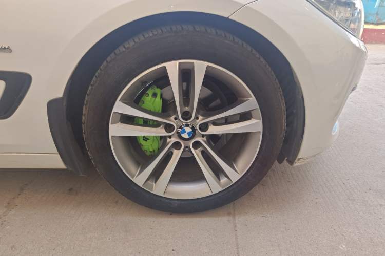 Used BMW 3 Series GT 2014 320i Design Package Model Right Front Wheel Hub