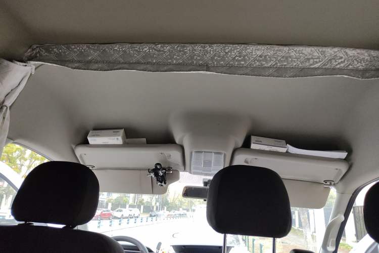 Used SAIC MAXUS Xintu V80 2024 Aotuntong 6MT Short-Wheelbase Mid-Roof Model 127 Ps 5-Seater