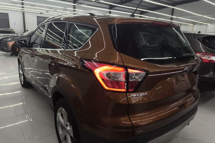 Used Ford Kuga 2018 EcoBoost 180 Two-Wheel-Drive Platinum Edition
