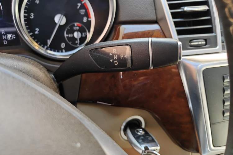 Used Mercedes-Benz M-Class 2012 ML 350 Sport Edition Gear Lever