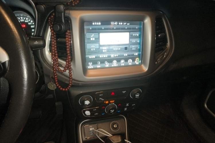 Used Jeep Compass 2017 200T Automatic Family Edition Audio And AC Panel